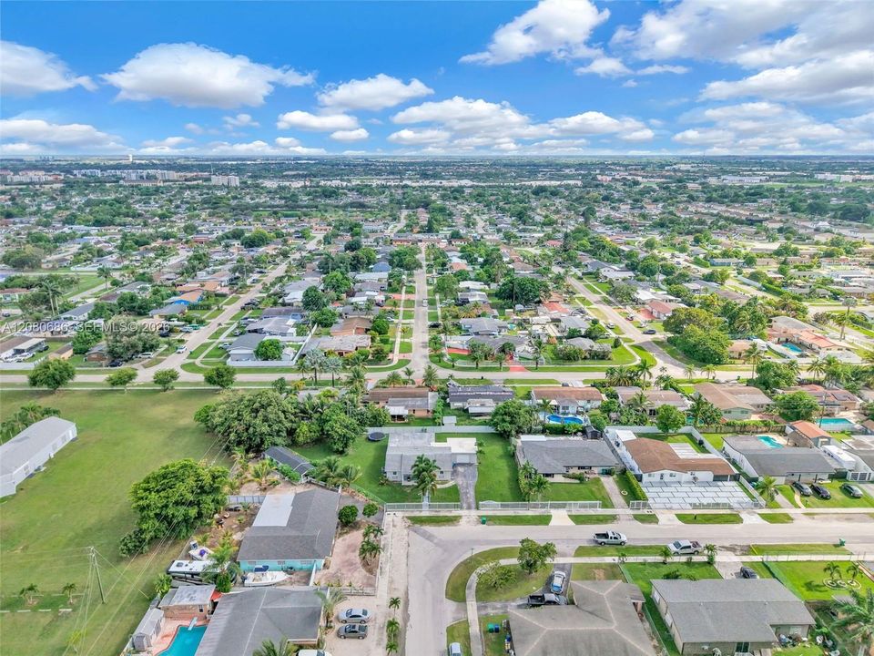 For Sale: $599,900 (4 beds, 2 baths, 1922 Square Feet)