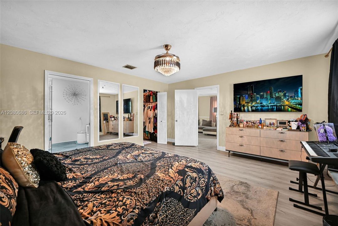 For Sale: $599,900 (4 beds, 2 baths, 1922 Square Feet)