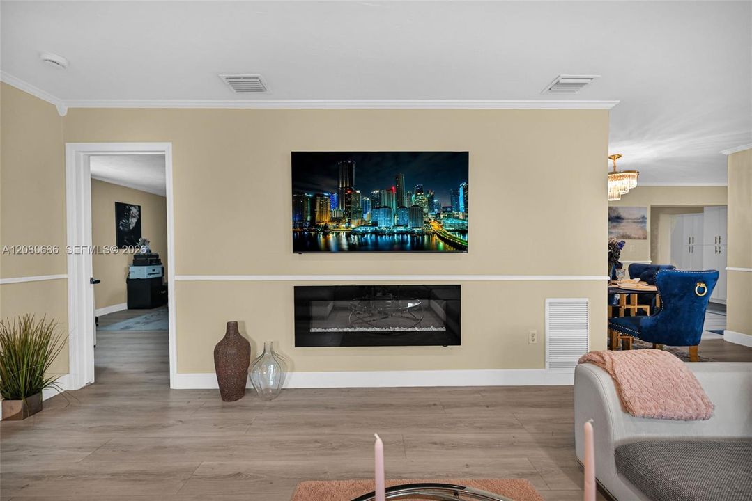 For Sale: $599,900 (4 beds, 2 baths, 1922 Square Feet)