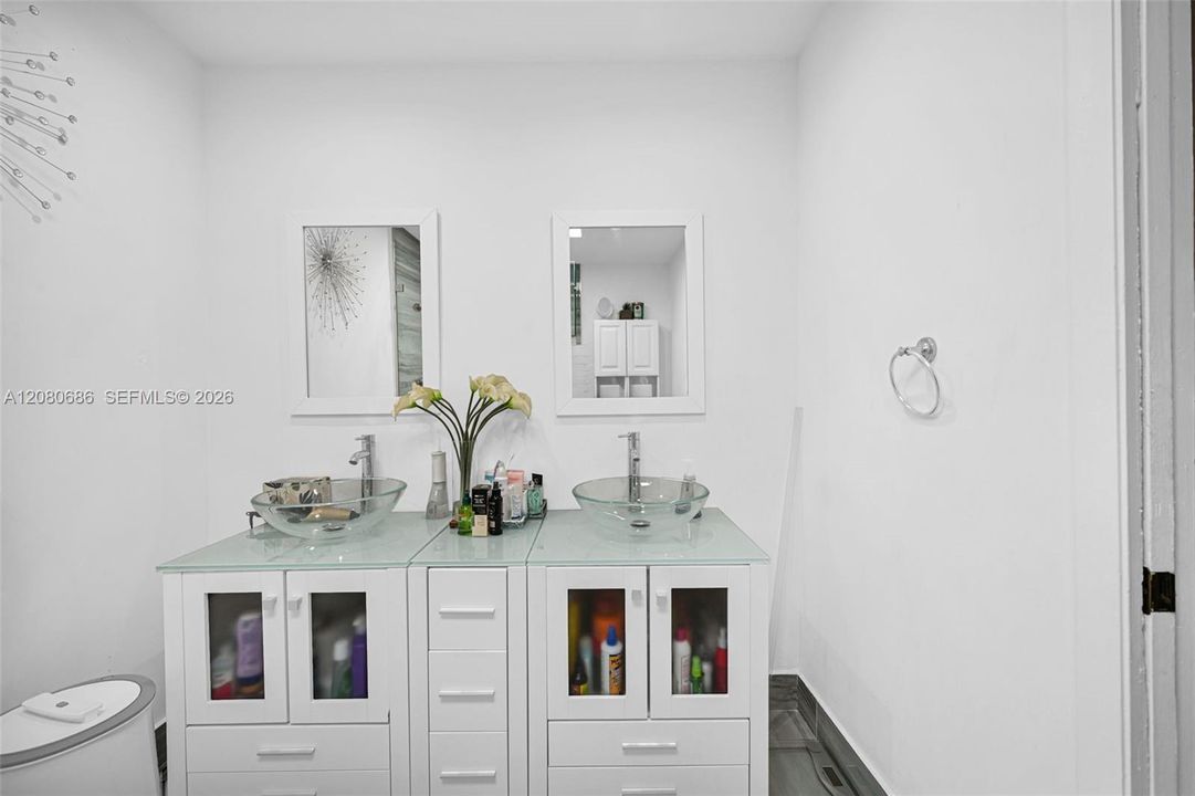 For Sale: $599,900 (4 beds, 2 baths, 1922 Square Feet)