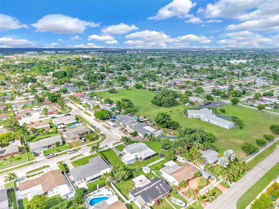 For Sale: $599,900 (4 beds, 2 baths, 1922 Square Feet)