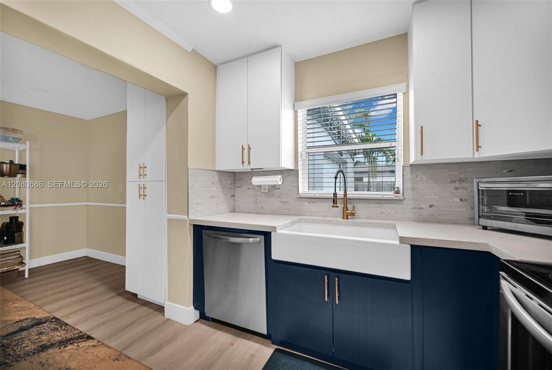 For Sale: $599,900 (4 beds, 2 baths, 1922 Square Feet)