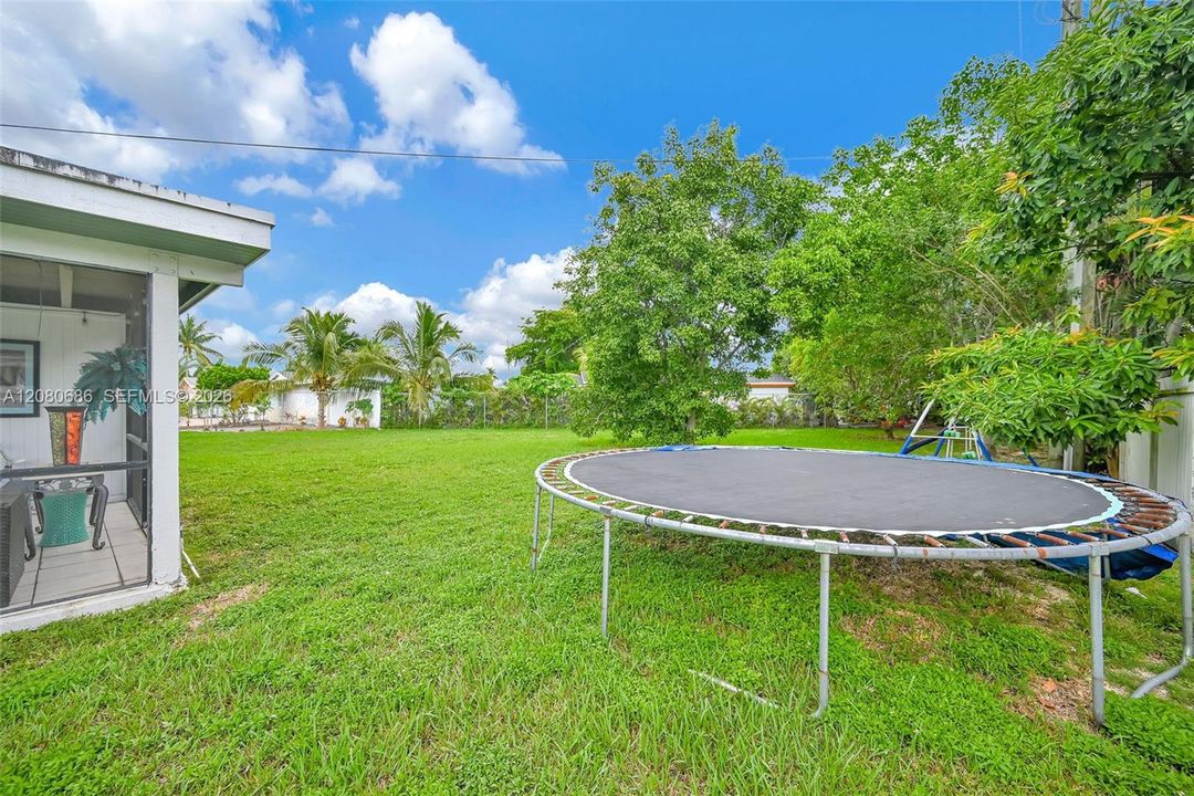 For Sale: $599,900 (4 beds, 2 baths, 1922 Square Feet)