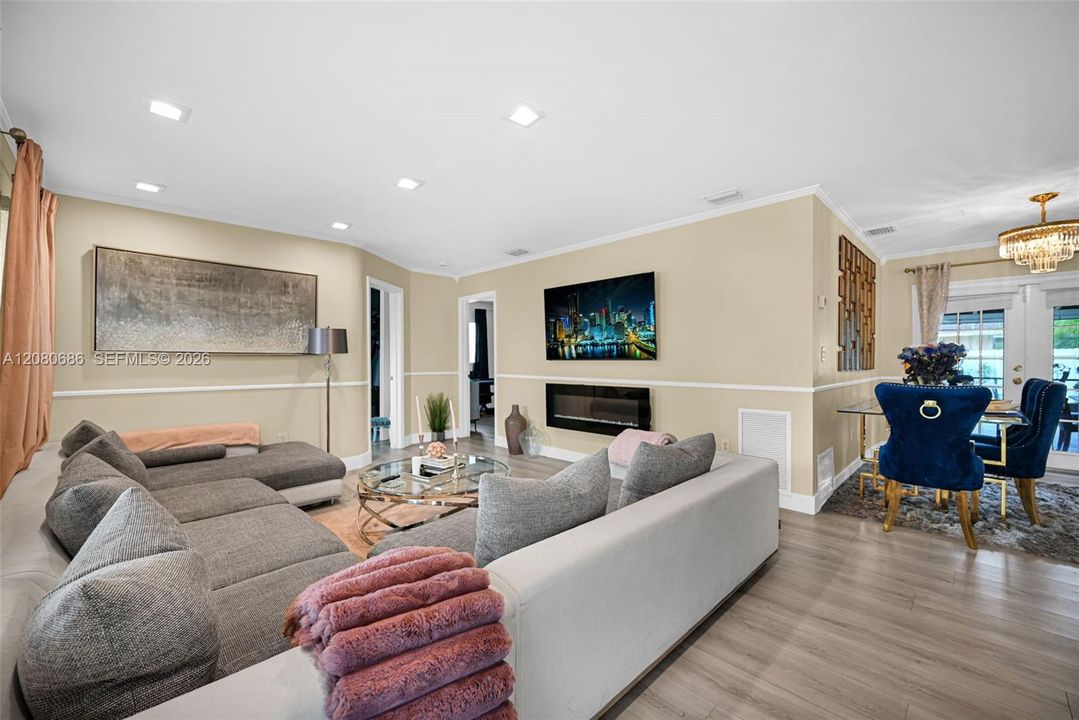 For Sale: $599,900 (4 beds, 2 baths, 1922 Square Feet)