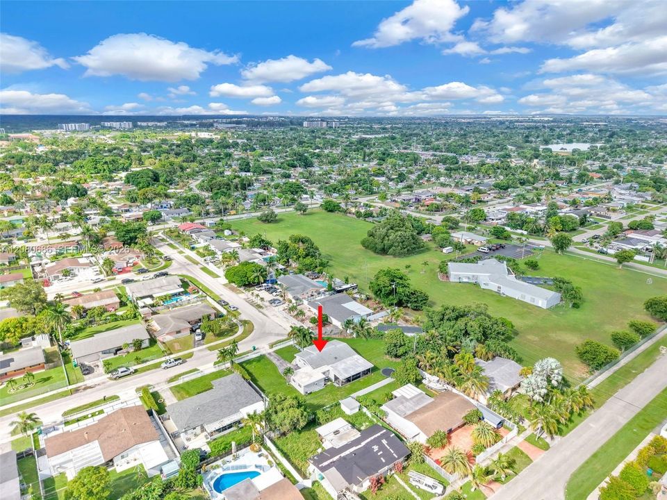 For Sale: $599,900 (4 beds, 2 baths, 1922 Square Feet)