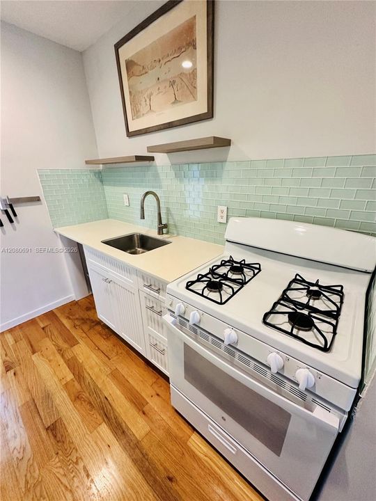 For Rent: $1,750 (0 beds, 1 baths, 418 Square Feet)