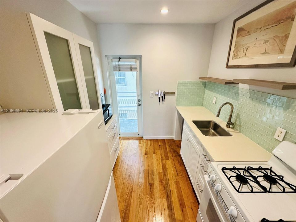 For Rent: $1,750 (0 beds, 1 baths, 418 Square Feet)