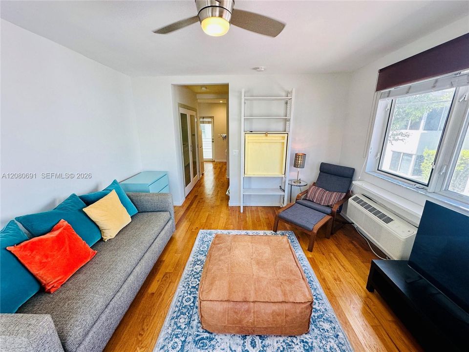 For Rent: $1,750 (0 beds, 1 baths, 418 Square Feet)