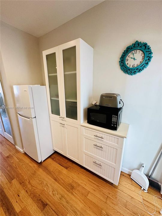 For Rent: $1,750 (0 beds, 1 baths, 418 Square Feet)