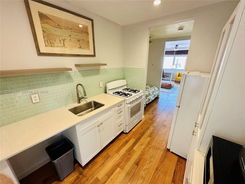 For Rent: $1,750 (0 beds, 1 baths, 418 Square Feet)