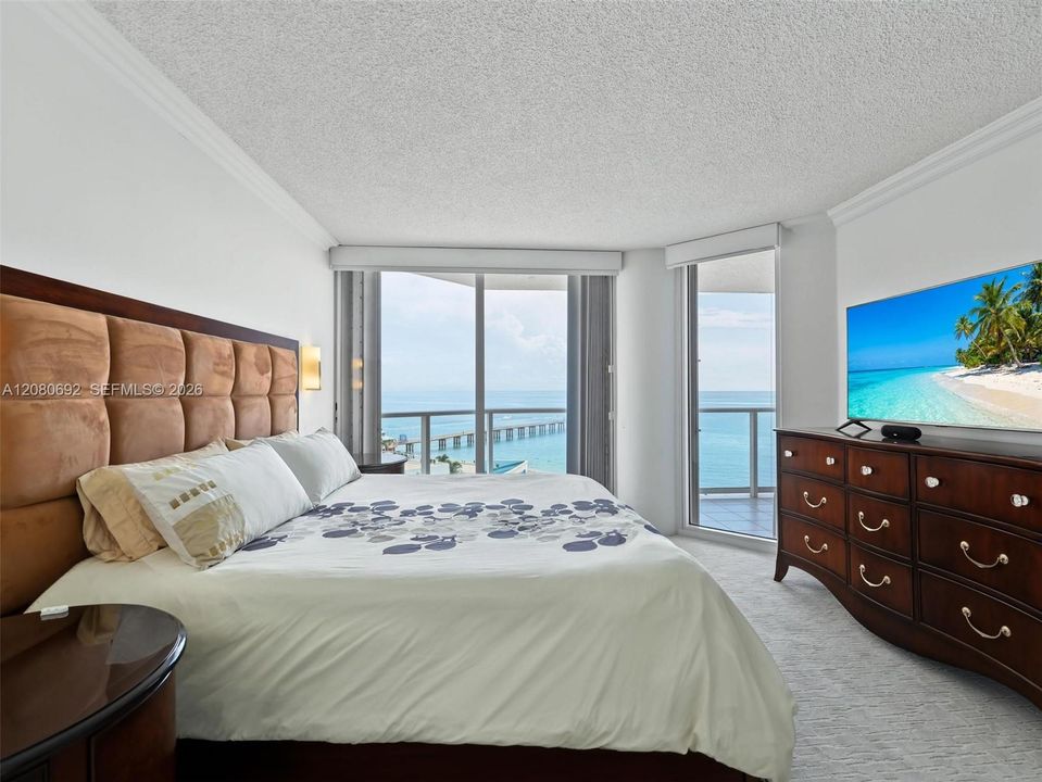 For Rent: $5,600 (2 beds, 2 baths, 1460 Square Feet)