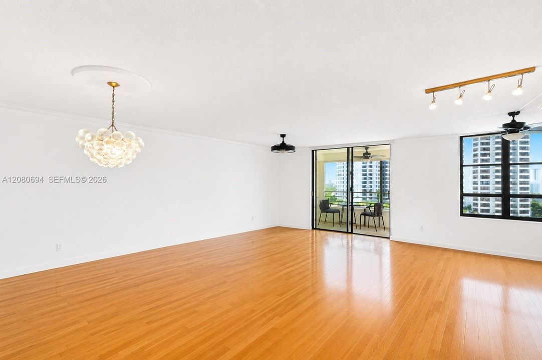 На продажу: $380,000 (2 спален, 2 ванн, 1780 Квадратных фут)