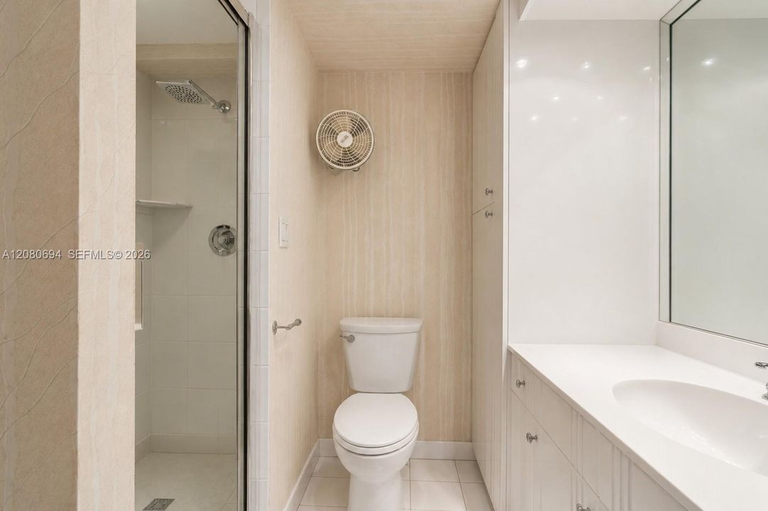 На продажу: $380,000 (2 спален, 2 ванн, 1780 Квадратных фут)
