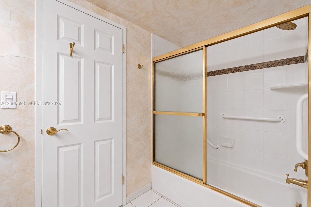 На продажу: $380,000 (2 спален, 2 ванн, 1780 Квадратных фут)