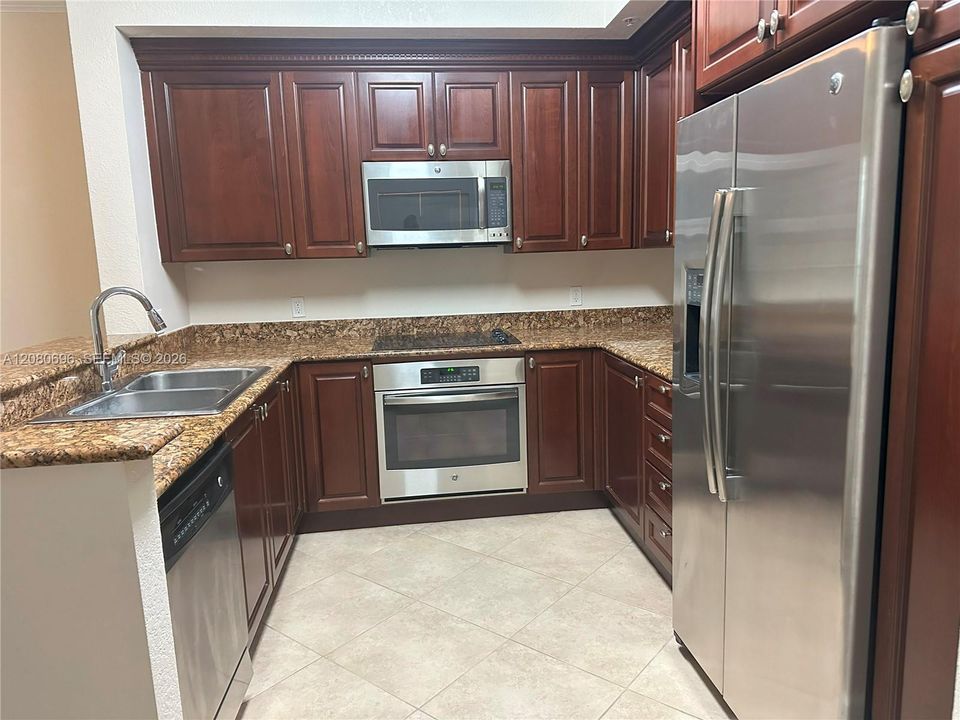 For Rent: $1,850 (1 beds, 1 baths, 744 Square Feet)