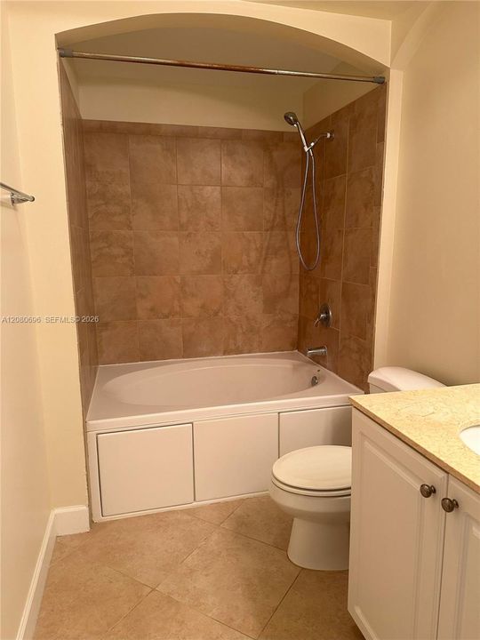 For Rent: $1,850 (1 beds, 1 baths, 744 Square Feet)
