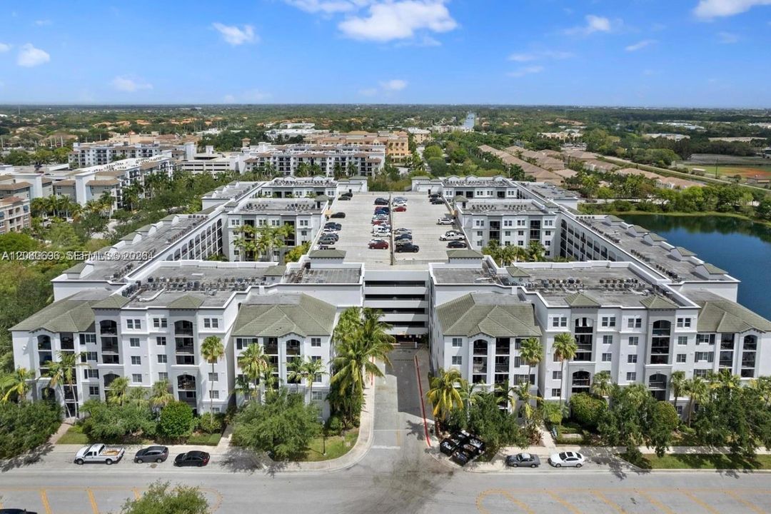 For Rent: $1,850 (1 beds, 1 baths, 744 Square Feet)