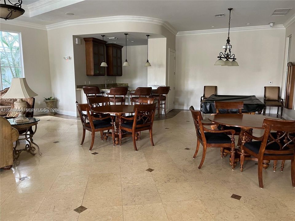 For Rent: $1,850 (1 beds, 1 baths, 744 Square Feet)