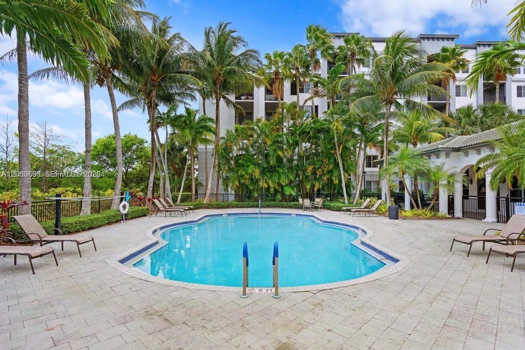For Rent: $1,850 (1 beds, 1 baths, 744 Square Feet)