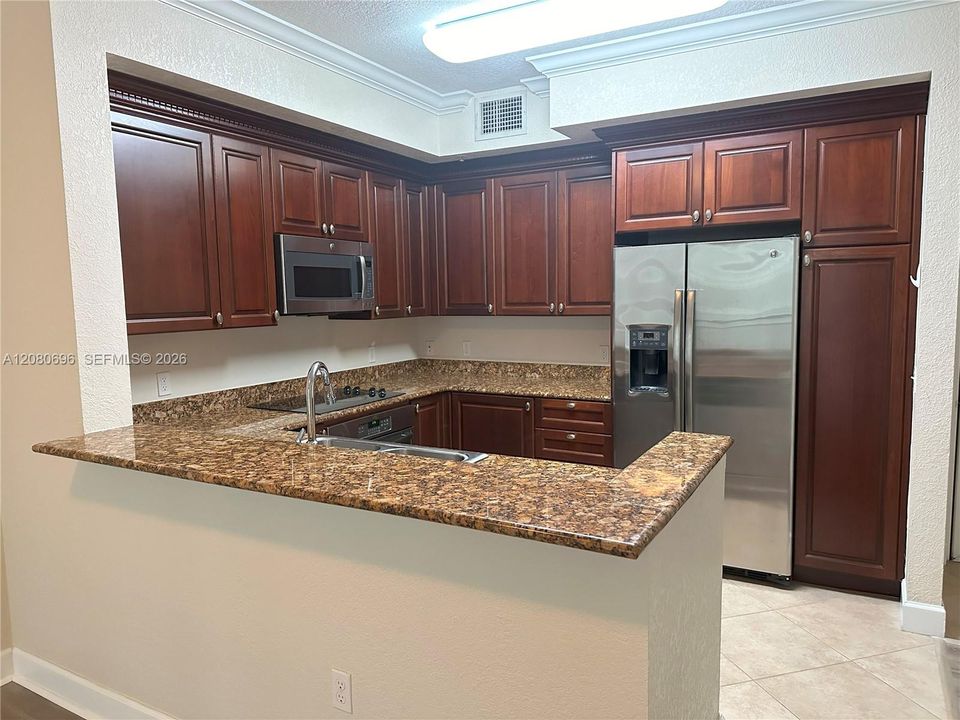 For Rent: $1,850 (1 beds, 1 baths, 744 Square Feet)