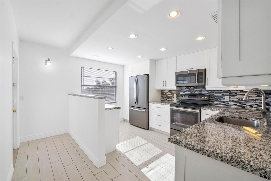4072 Gildford E_007