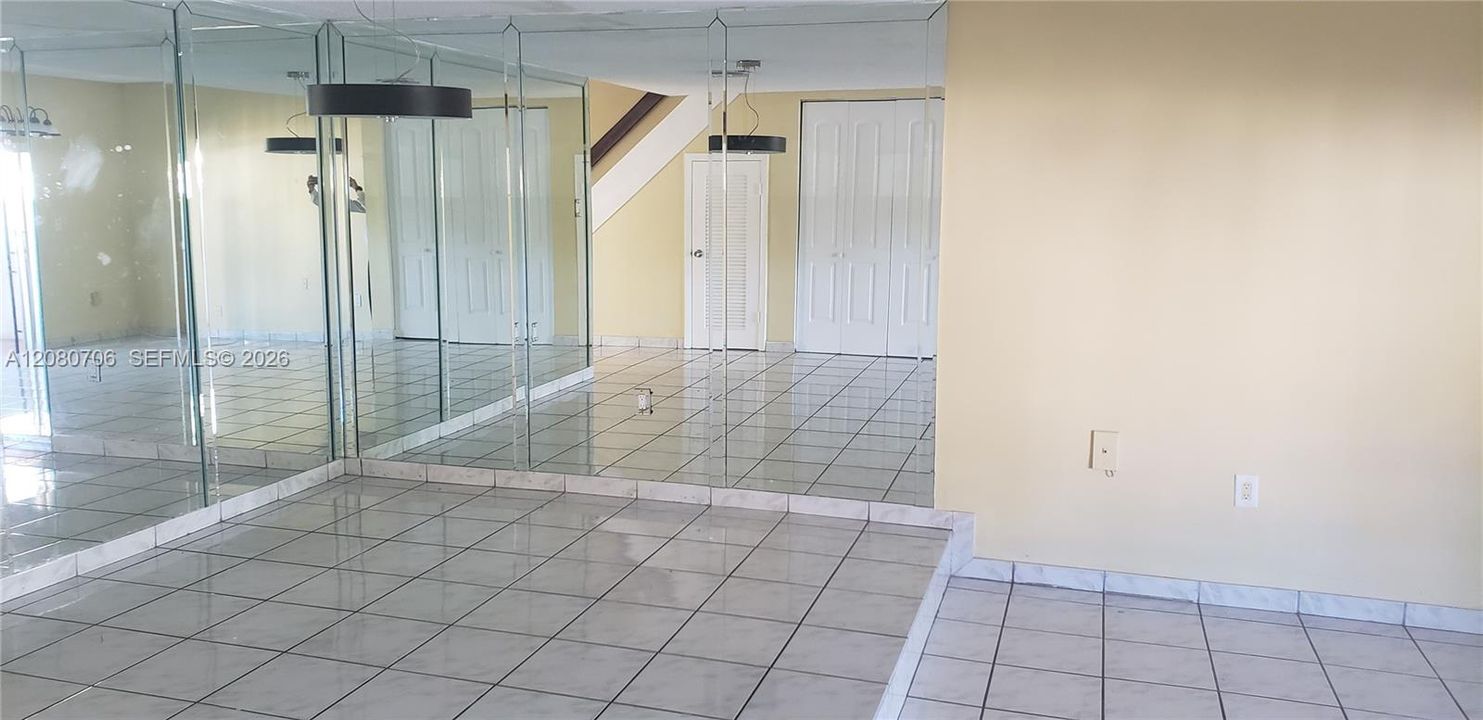 For Rent: $2,470 (2 beds, 2 baths, 1260 Square Feet)