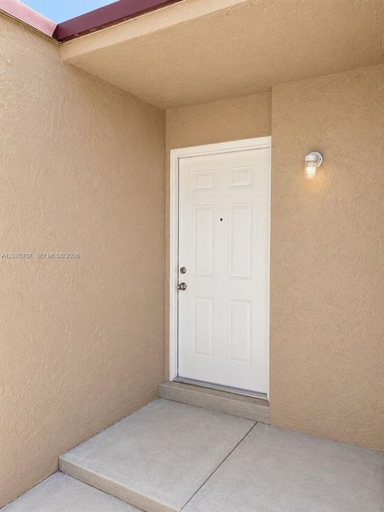 For Rent: $2,600 (3 beds, 2 baths, 1290 Square Feet)