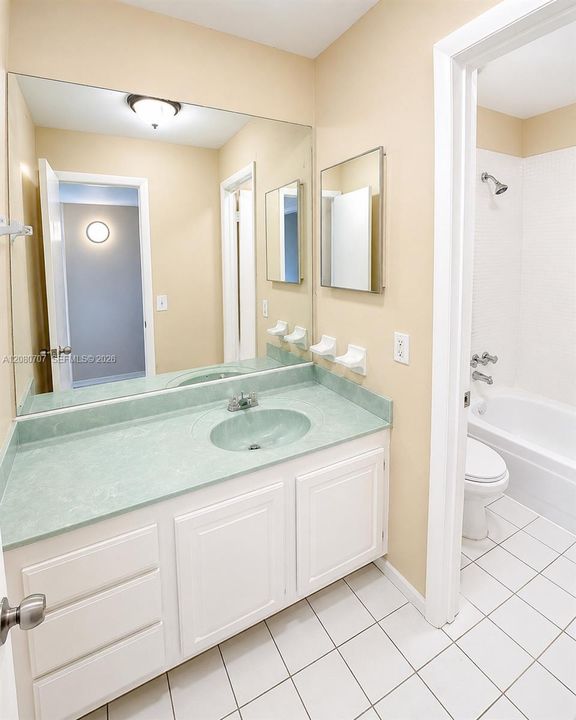 For Rent: $2,600 (3 beds, 2 baths, 1290 Square Feet)