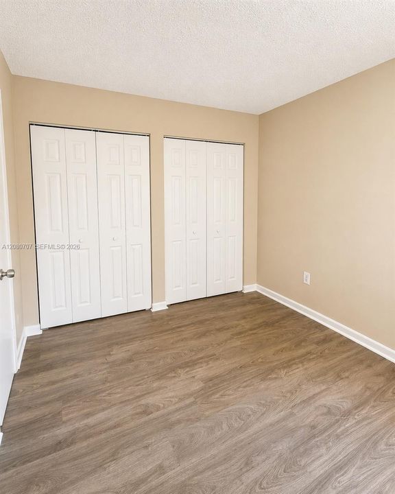 For Rent: $2,600 (3 beds, 2 baths, 1290 Square Feet)