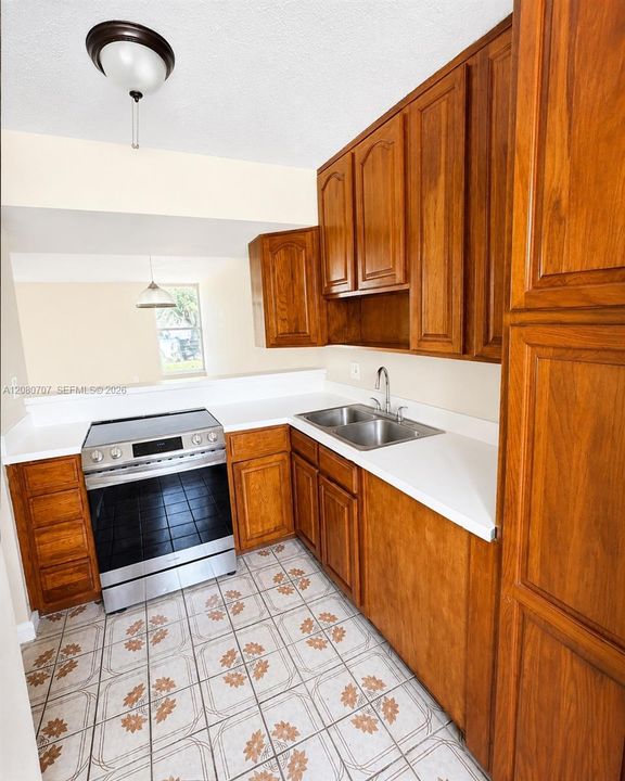 For Rent: $2,600 (3 beds, 2 baths, 1290 Square Feet)