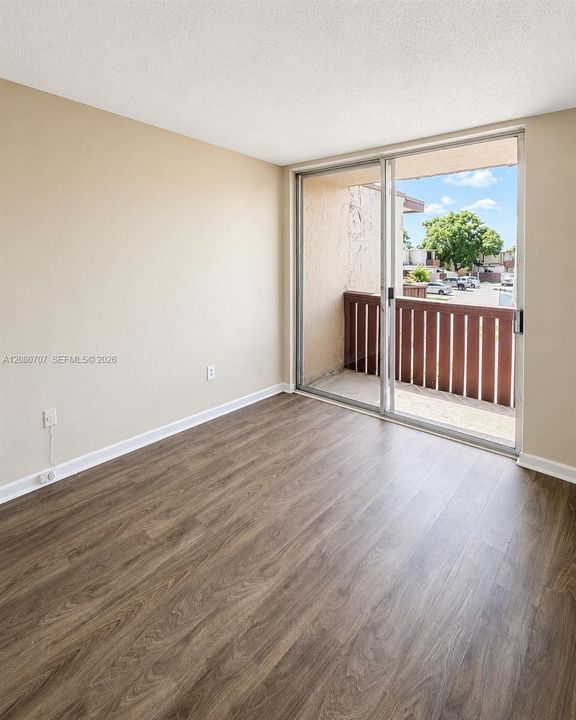 For Rent: $2,600 (3 beds, 2 baths, 1290 Square Feet)