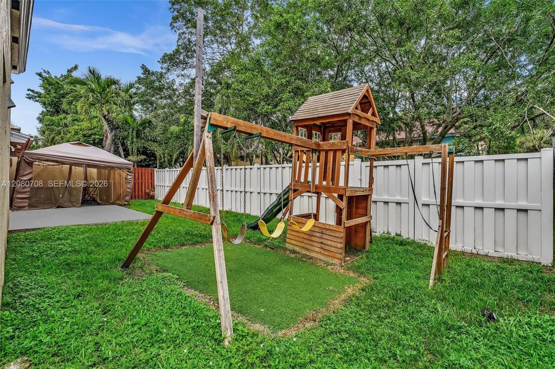For Sale: $794,000 (4 beds, 3 baths, 2552 Square Feet)