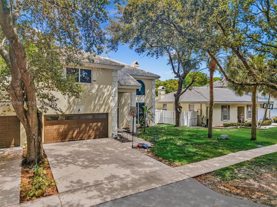 For Sale: $794,000 (4 beds, 3 baths, 2552 Square Feet)