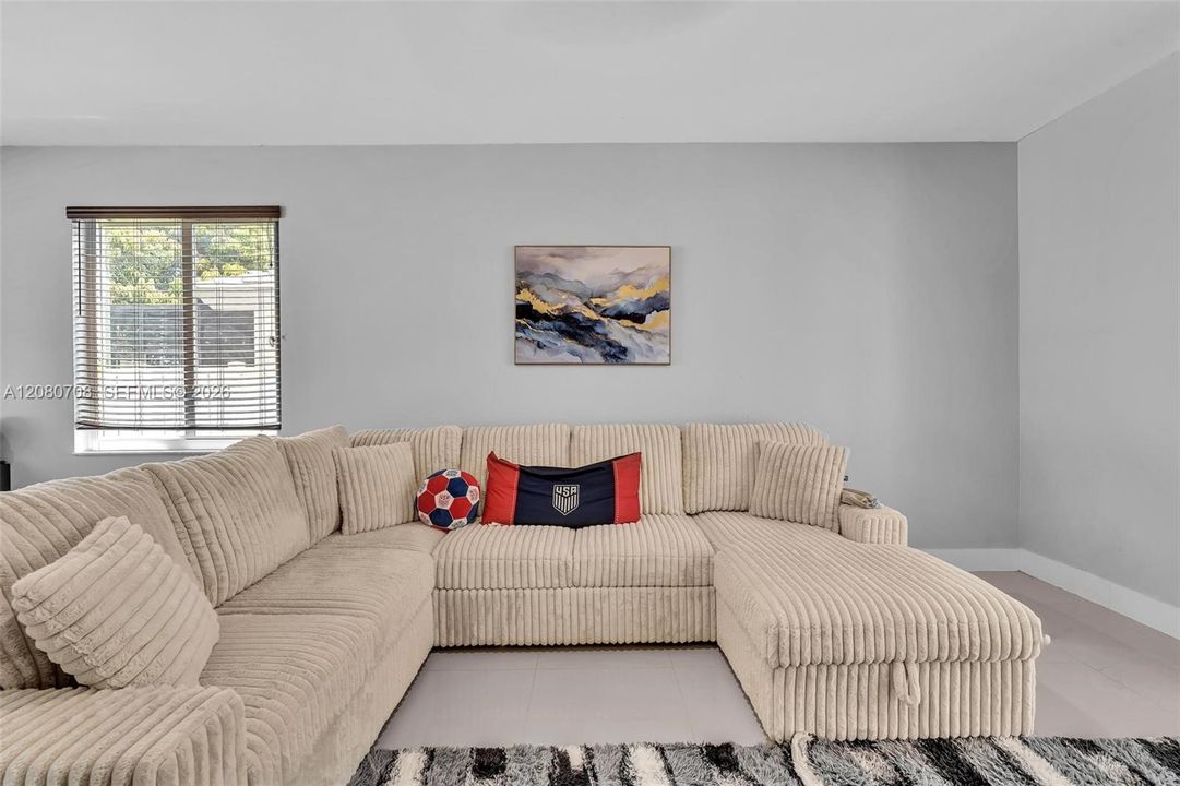 For Sale: $794,000 (4 beds, 3 baths, 2552 Square Feet)