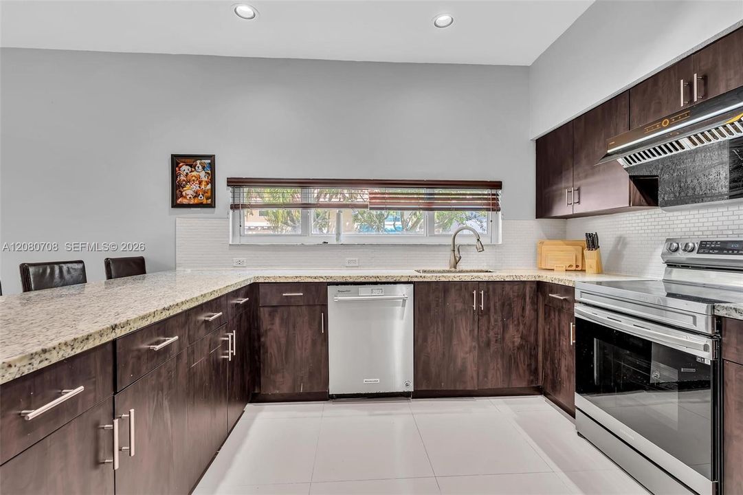 For Sale: $794,000 (4 beds, 3 baths, 2552 Square Feet)