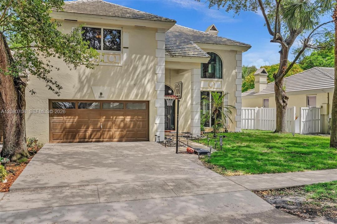 For Sale: $794,000 (4 beds, 3 baths, 2552 Square Feet)