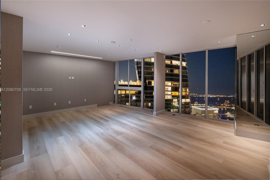 For Rent: $49,000 (5 beds, 5 baths, 4770 Square Feet)
