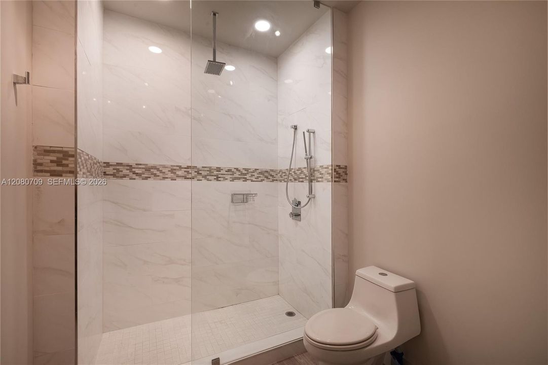 For Rent: $49,000 (5 beds, 5 baths, 4770 Square Feet)