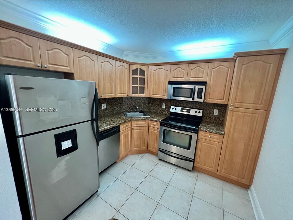 For Rent: $1,850 (1 beds, 1 baths, 764 Square Feet)
