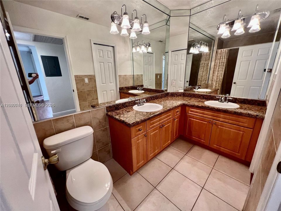For Rent: $1,850 (1 beds, 1 baths, 764 Square Feet)