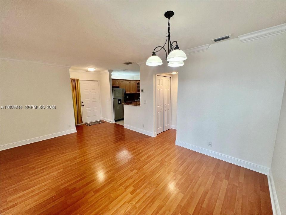 For Rent: $1,850 (1 beds, 1 baths, 764 Square Feet)