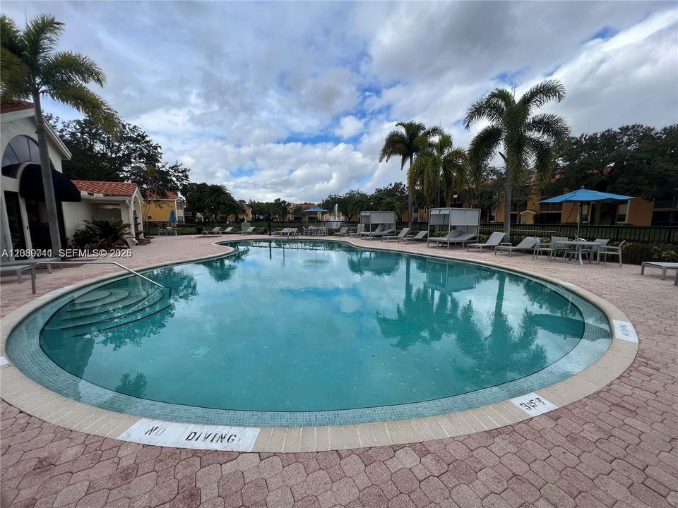 For Rent: $1,850 (1 beds, 1 baths, 764 Square Feet)