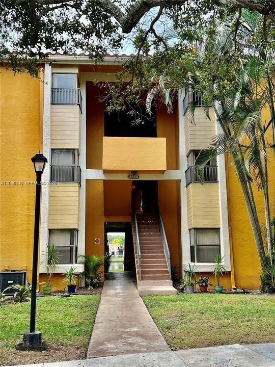 For Rent: $1,850 (1 beds, 1 baths, 764 Square Feet)