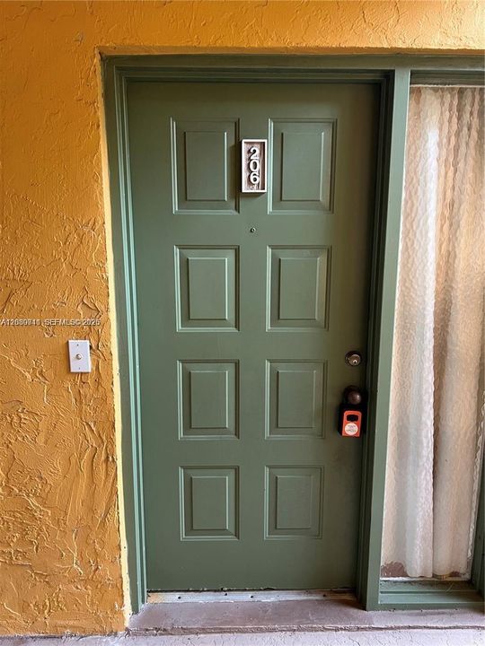For Rent: $1,850 (1 beds, 1 baths, 764 Square Feet)