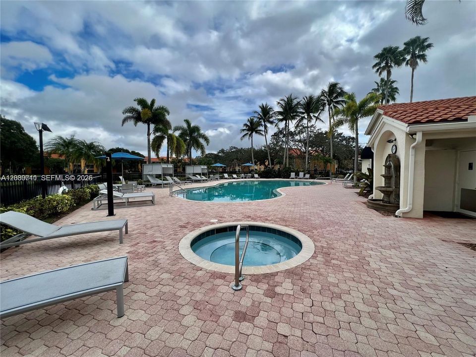For Rent: $1,850 (1 beds, 1 baths, 764 Square Feet)