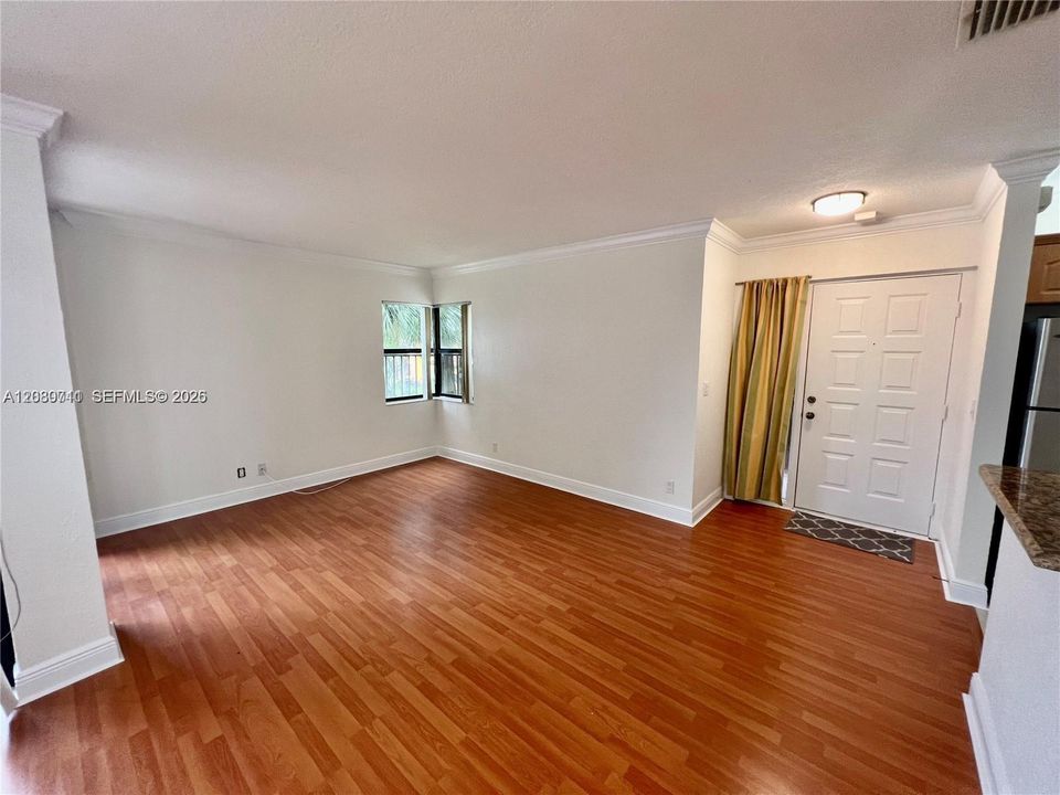 For Rent: $1,850 (1 beds, 1 baths, 764 Square Feet)