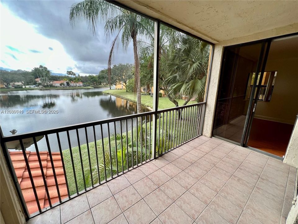 For Rent: $1,850 (1 beds, 1 baths, 764 Square Feet)