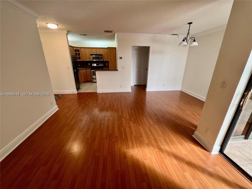 For Rent: $1,850 (1 beds, 1 baths, 764 Square Feet)