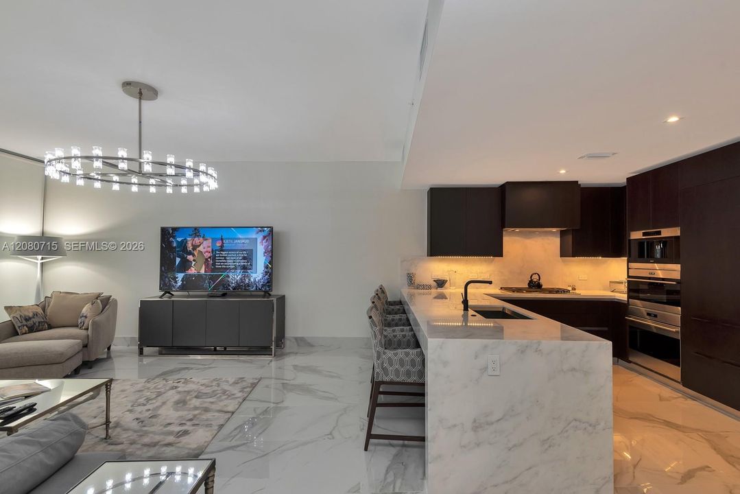 For Rent: $10,800 (1 beds, 2 baths, 1294 Square Feet)