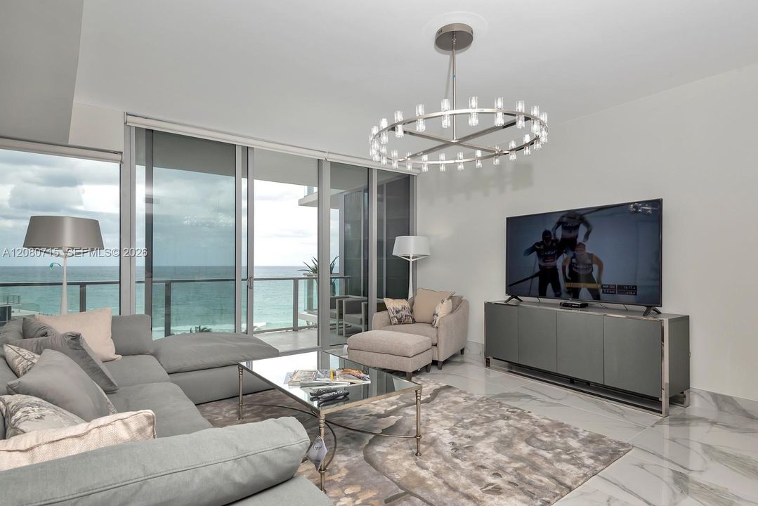 For Rent: $10,800 (1 beds, 2 baths, 1294 Square Feet)